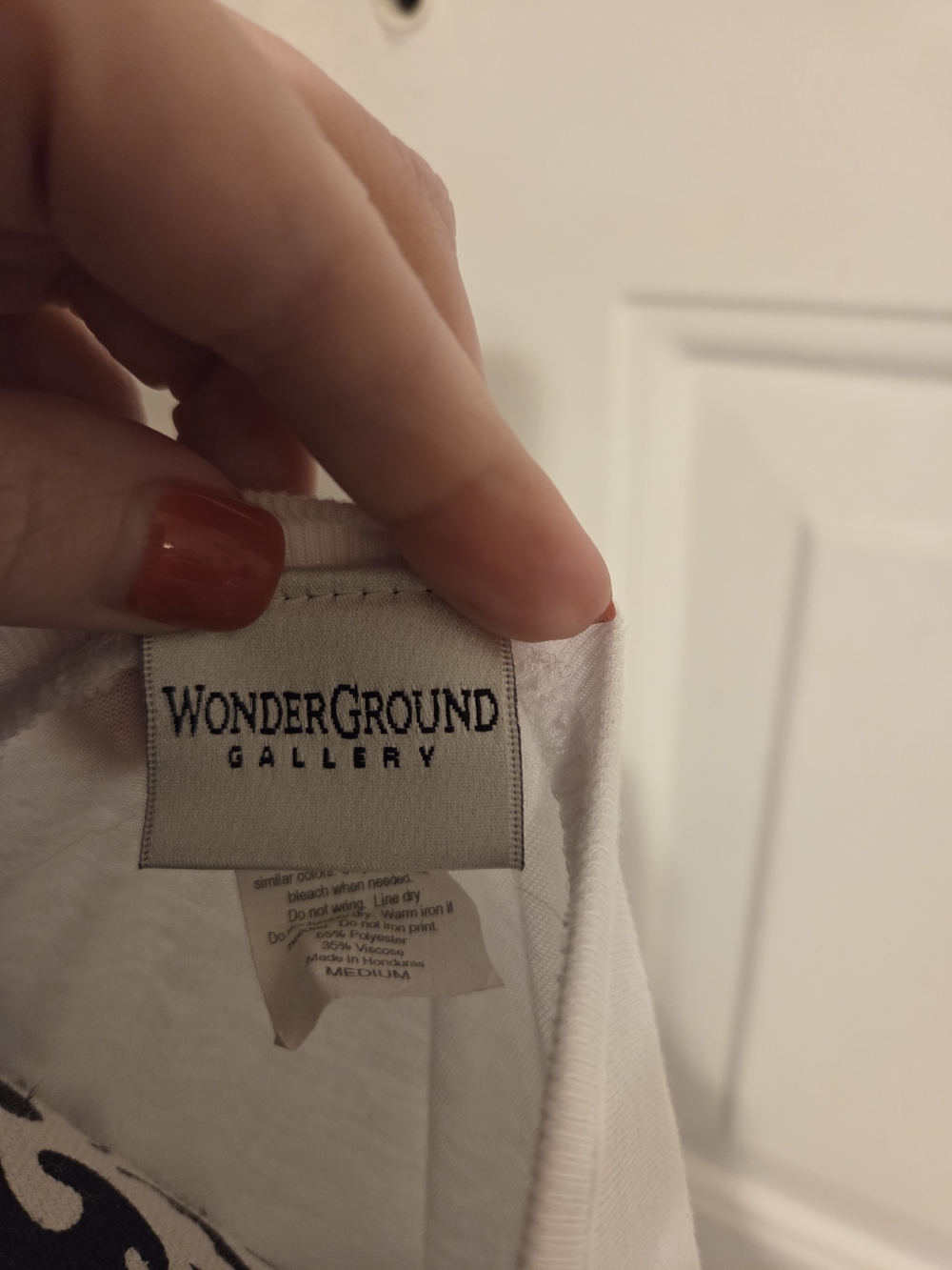White its a small world Graphic Heart Womens Tee - Picture 2 of 2